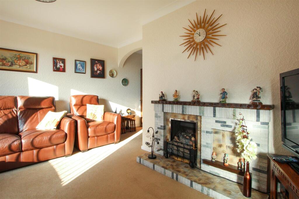 Lounge-2-.jpg
