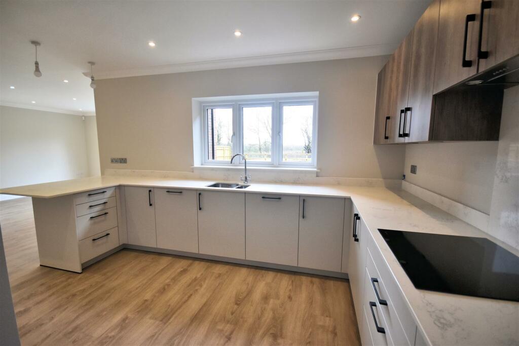 Kitchen 4.jpg