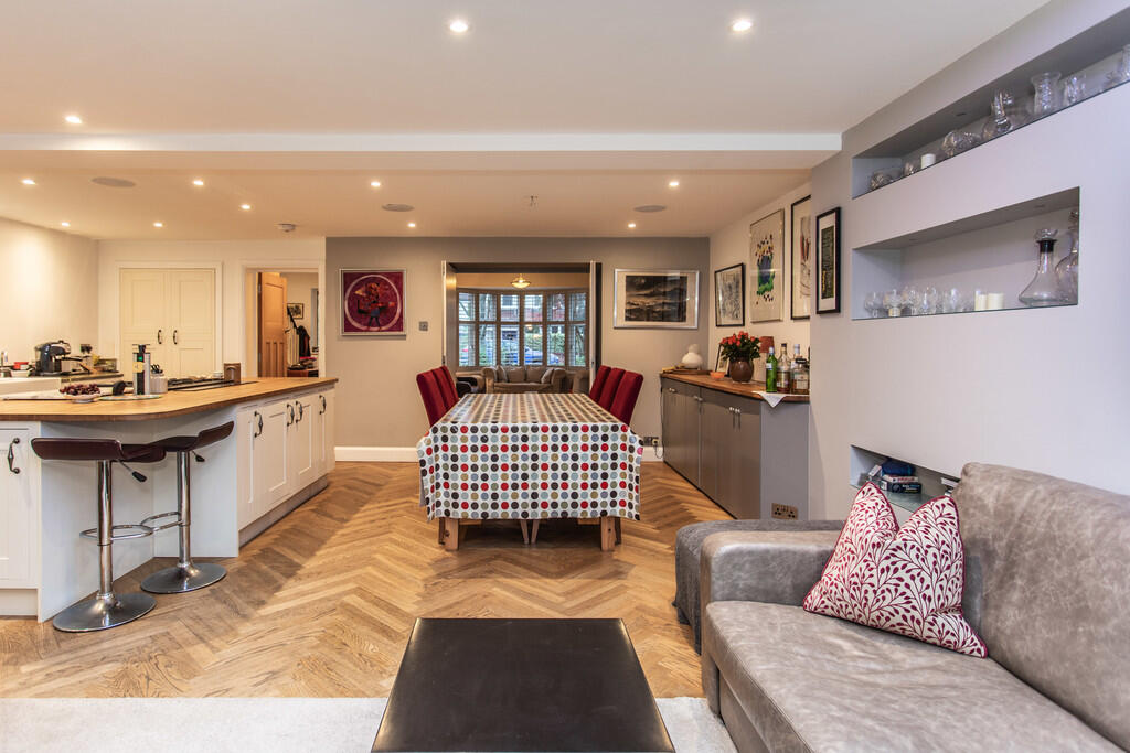 70 Braemore Road3...
