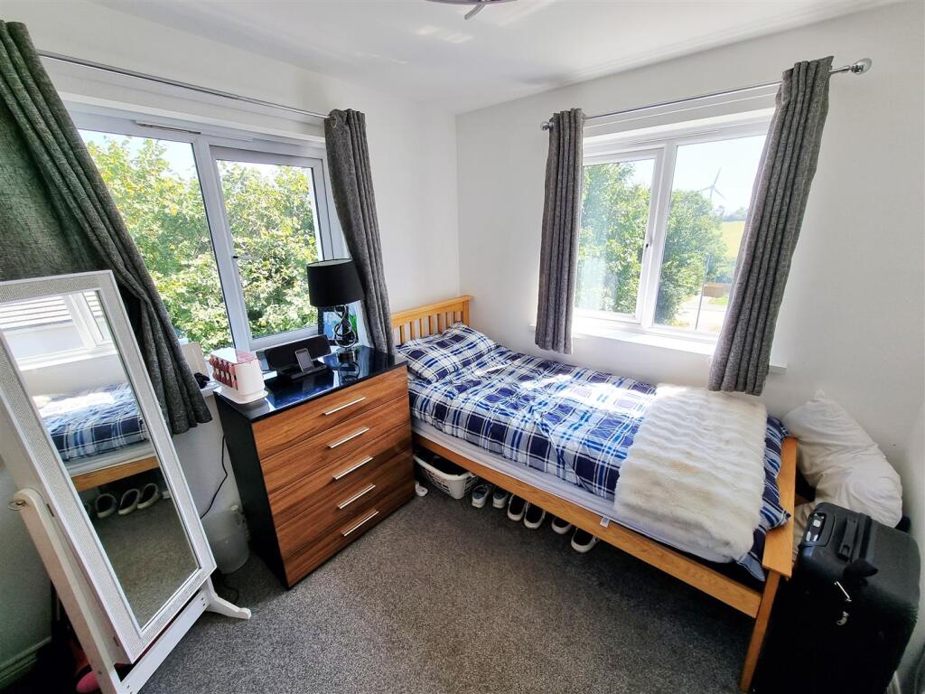 Bed 4.jpg