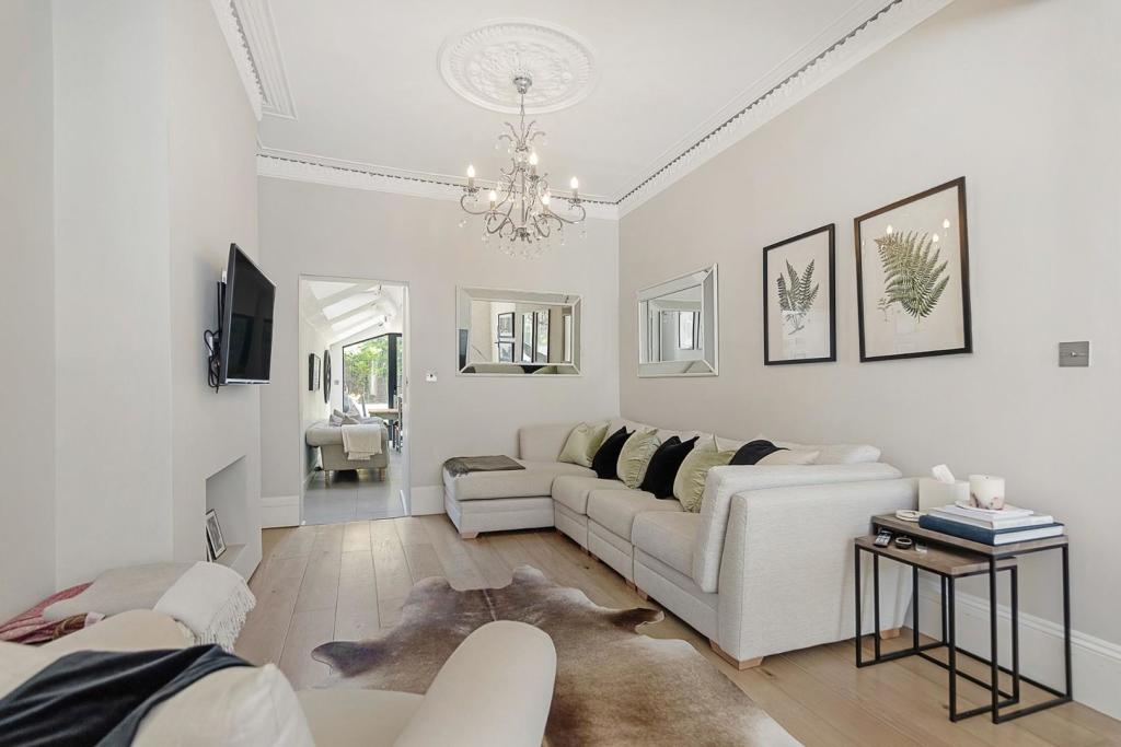 Dining Room.jpg