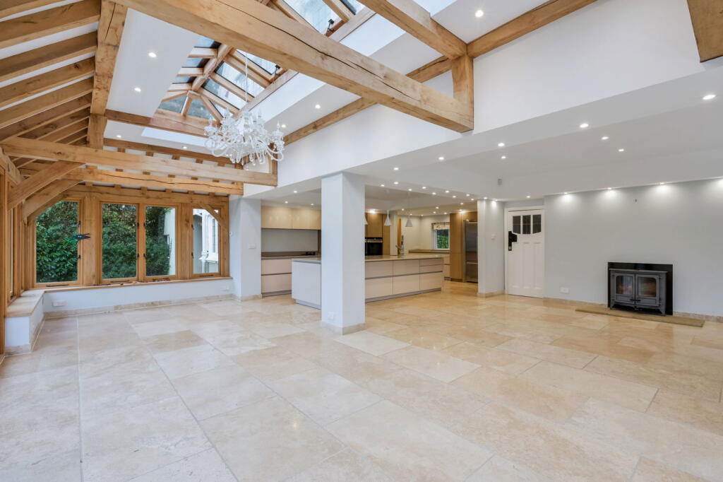 Park View Road, Woldingham, Caterham, CR3 7DL