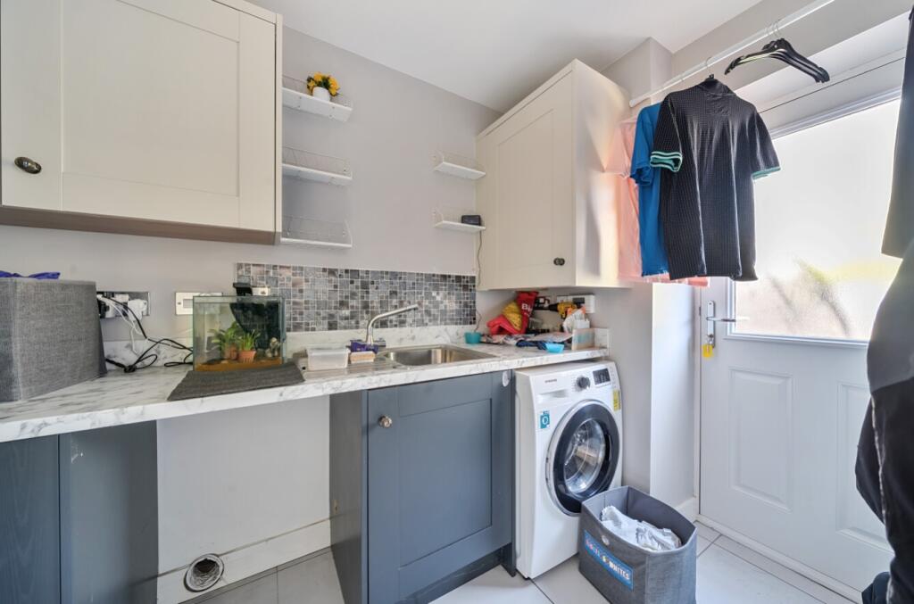 1329868-8-689680532c0fc