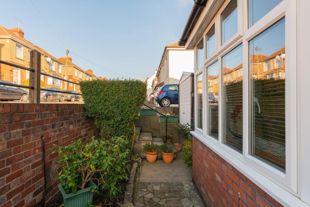 2Q6RKE - External D.jpg