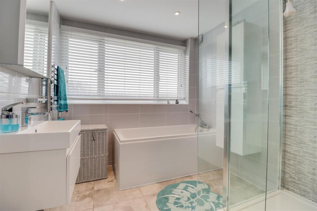 20 OZONIA AVENUE INSIDE-3.jpg