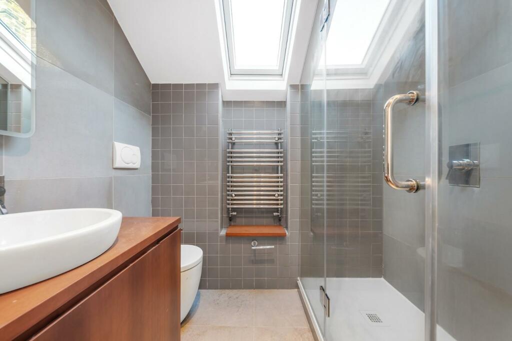 Bathroom (1).jpg