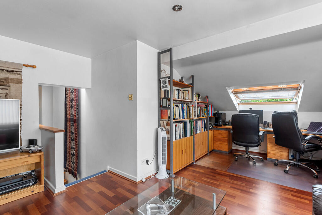 6 Hawkesworth Dri...