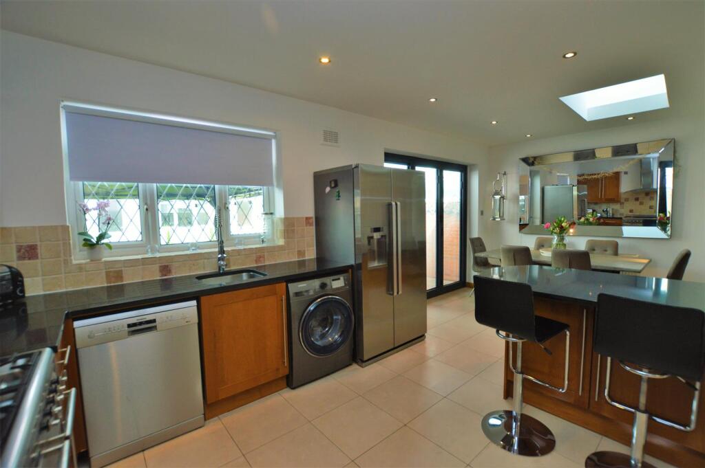 15 The Ridge kitchen diner2.JPG