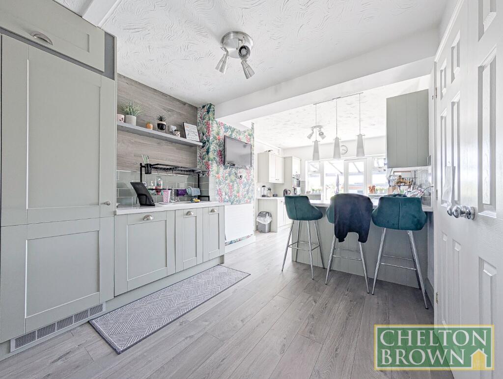 Kitchen &amp; Breakfast