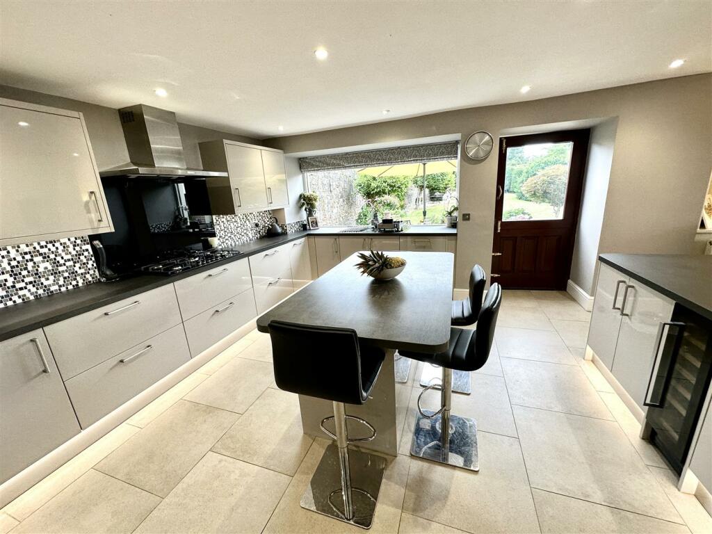 KITCHEN/BREAKFAST ROOM.jpeg
