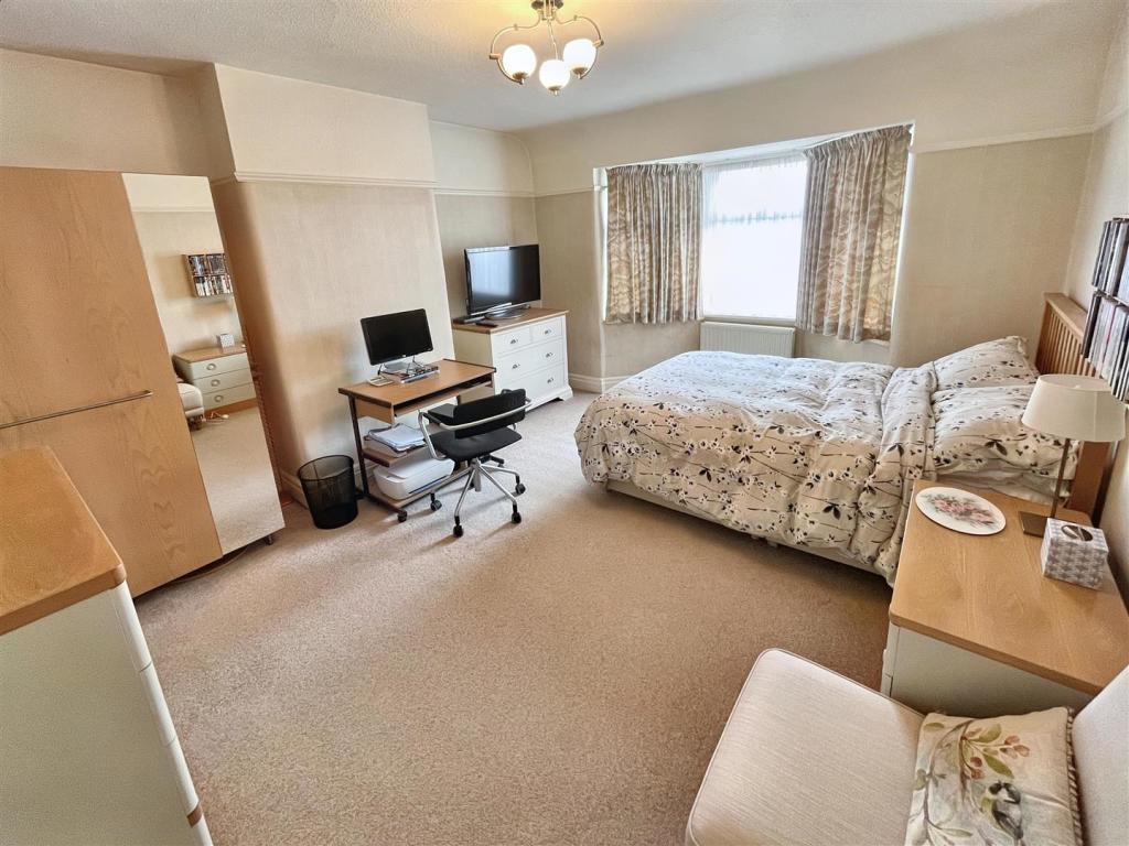 Bedroom 1.jpg