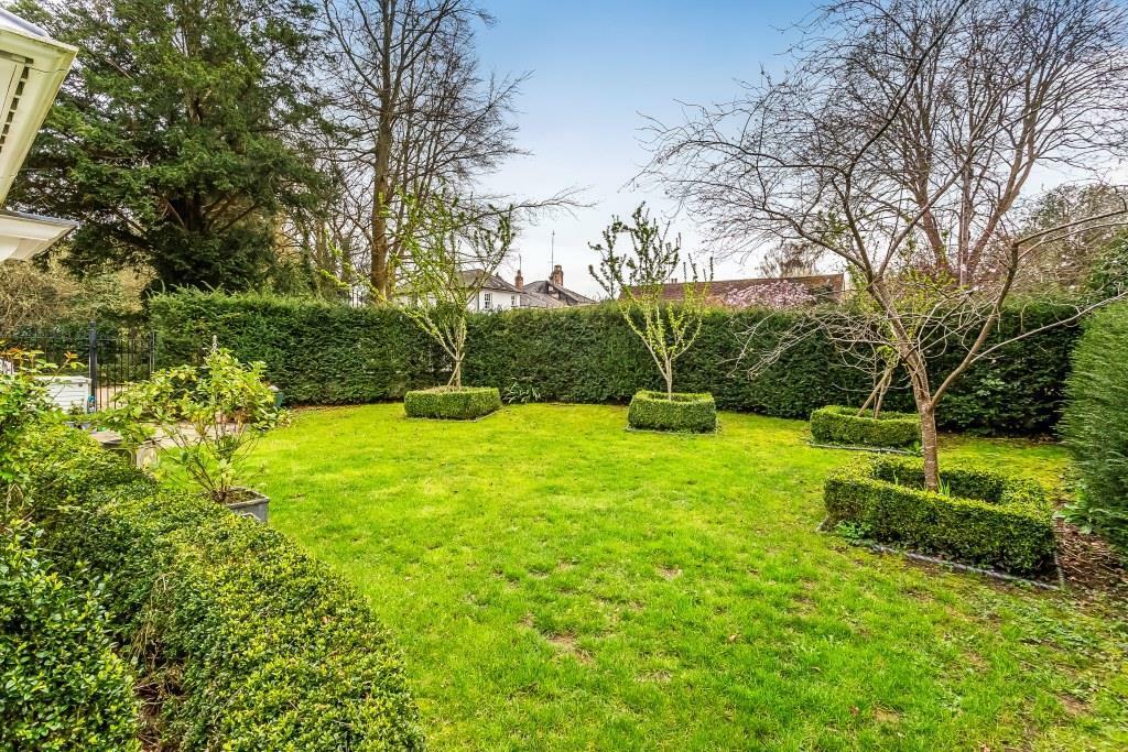 Front garden 2.jpg