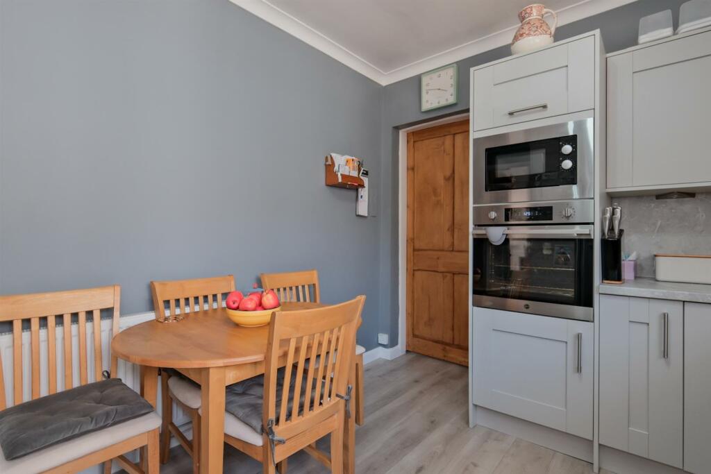 045-3 Station Place, Law ML8 5LR.jpg