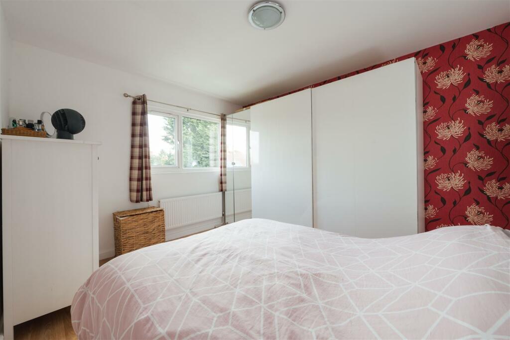 4 Beaumont Close, Hitchin-14.jpg