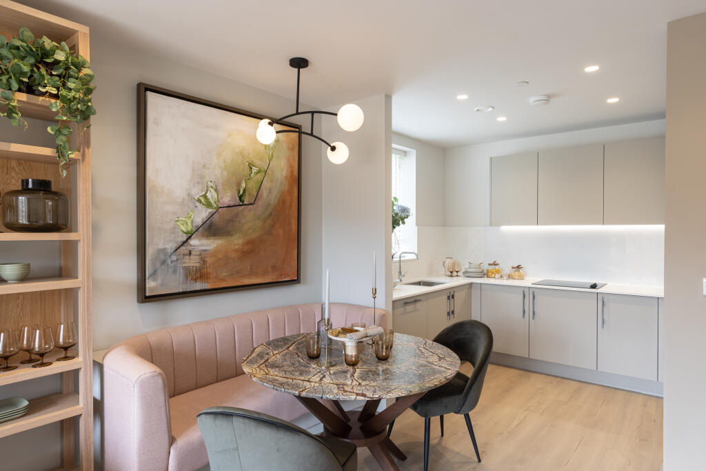 Kitchen / Dining 