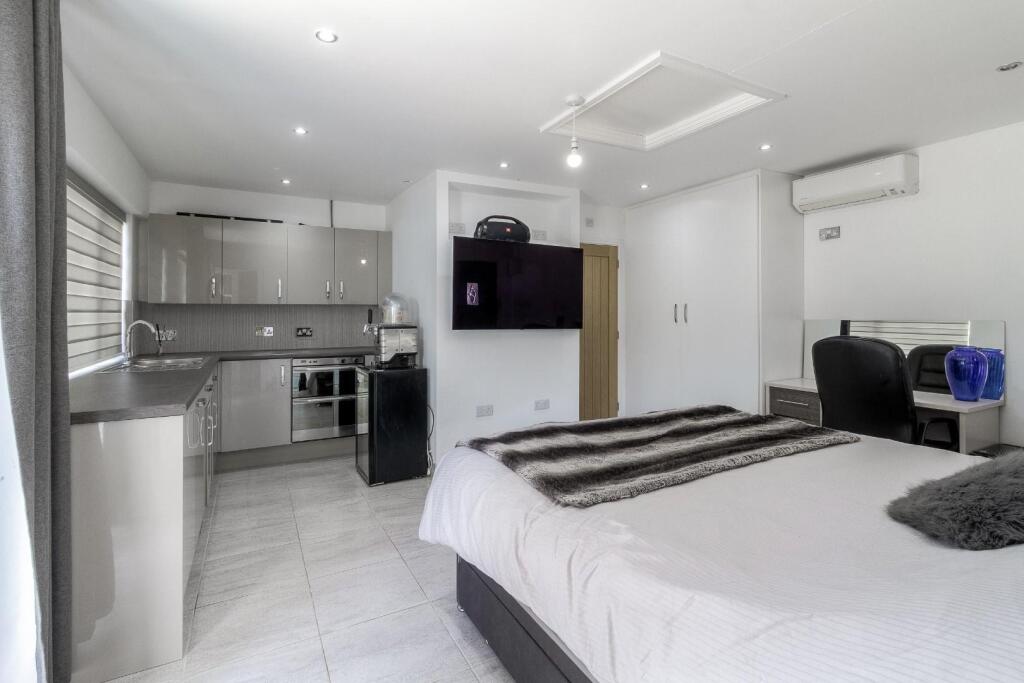 58 York Road 010.jpg