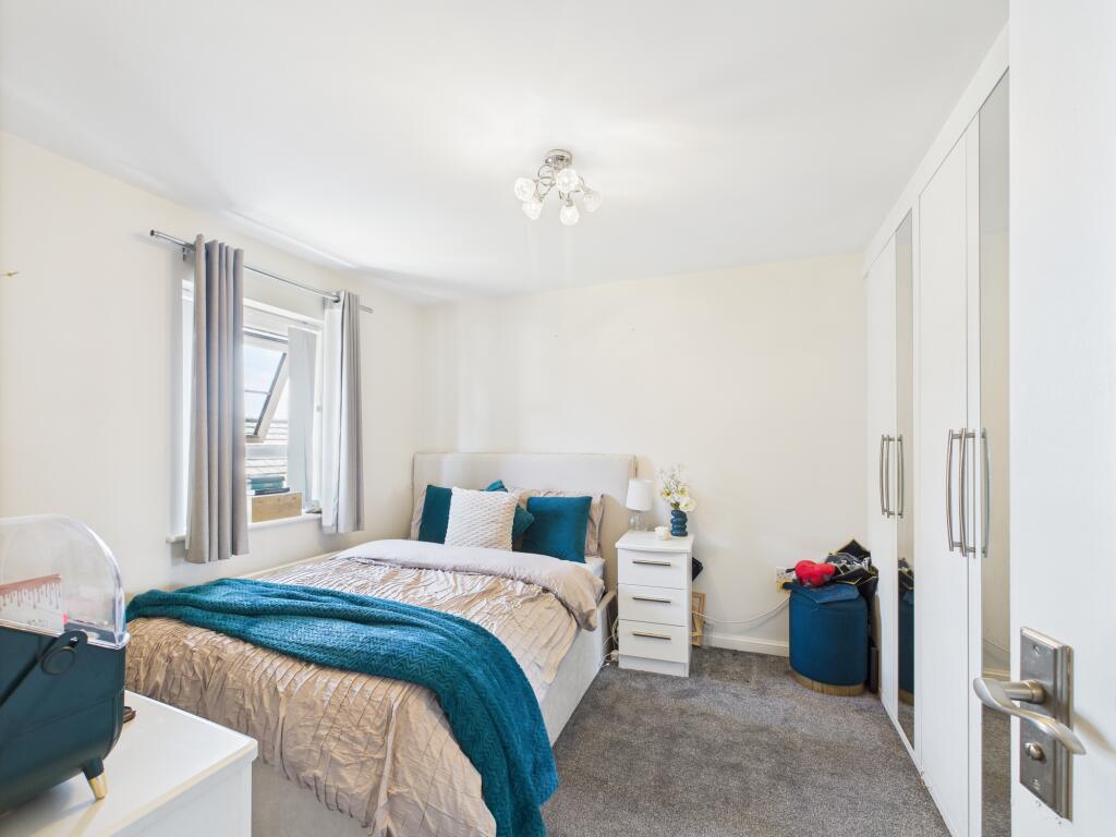 CAM03674G0-PR0564-STILL008