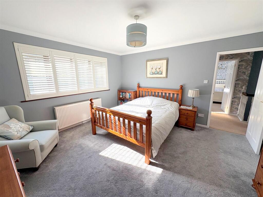 Bedroom 1b.jpg