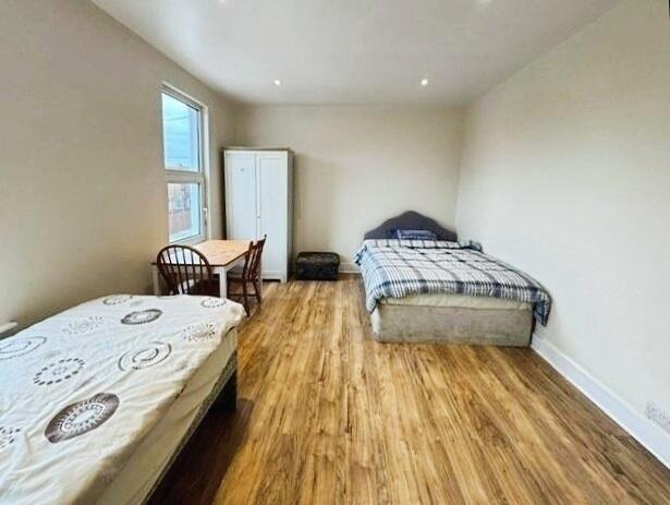 pbox-bedroom-343457.jpg