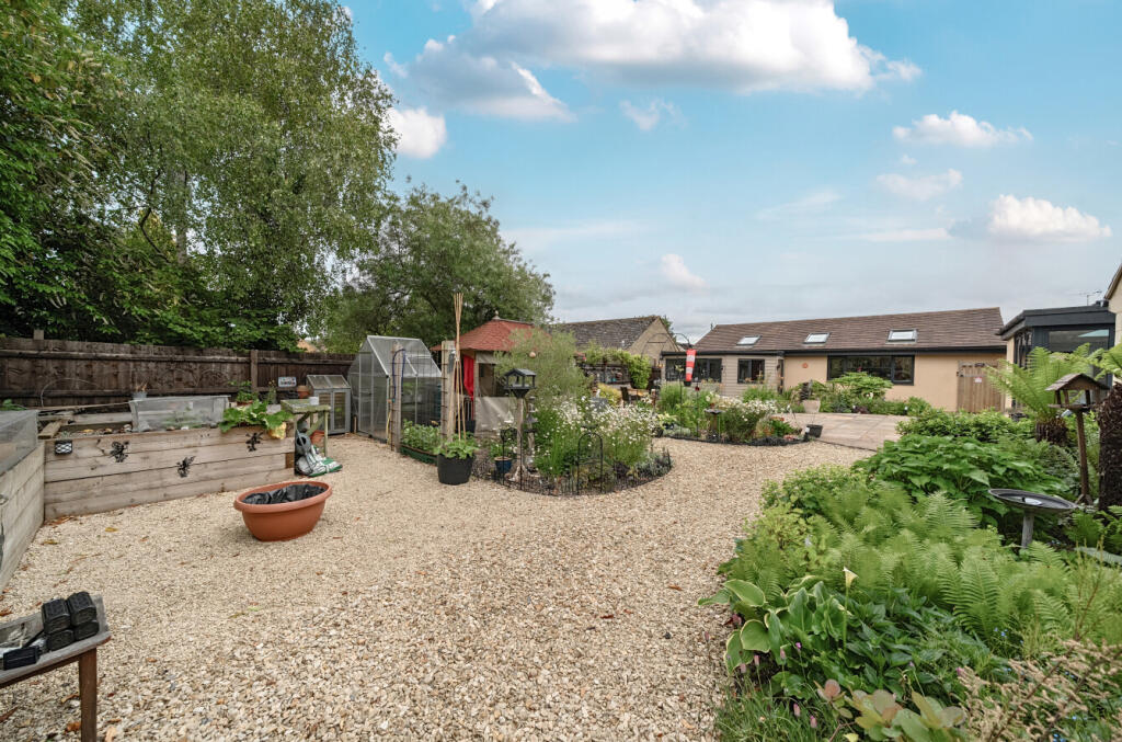 1304671-6-68407df...