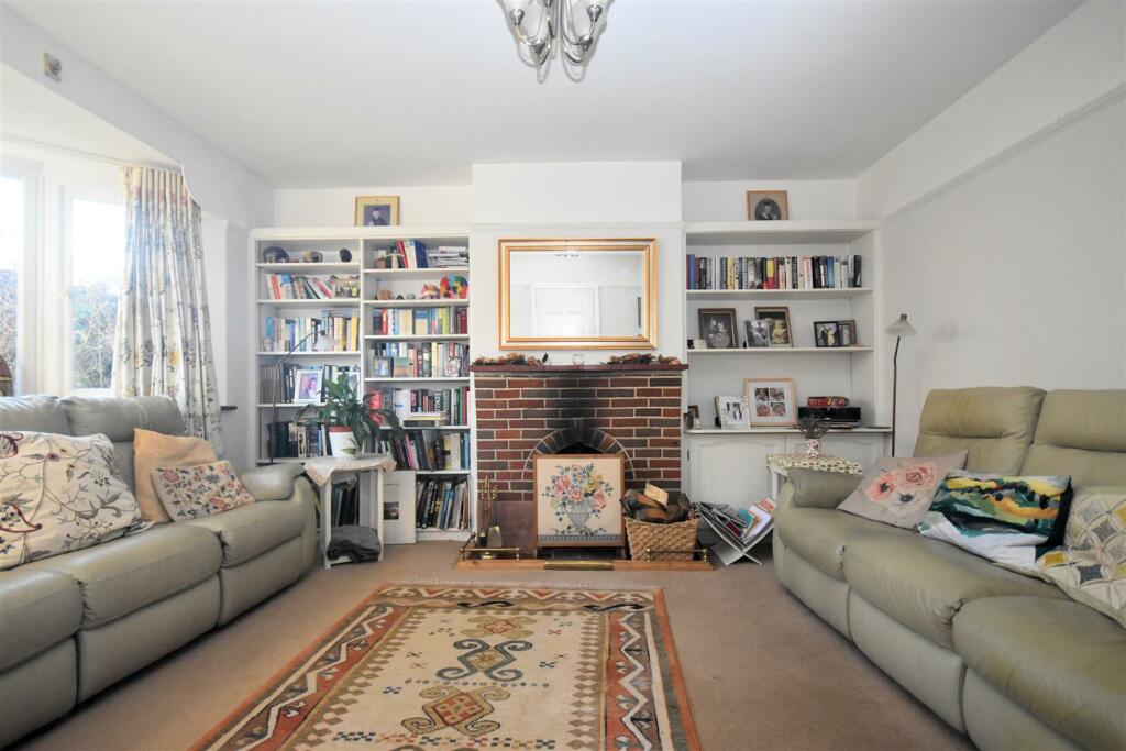 Sitting room 1.jpg