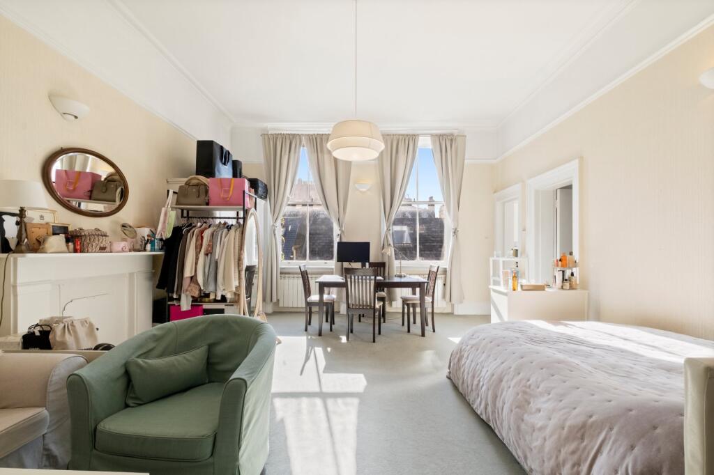 Bedroom/Reception