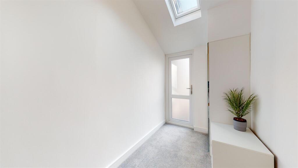 ozNm8fxE.jpeg