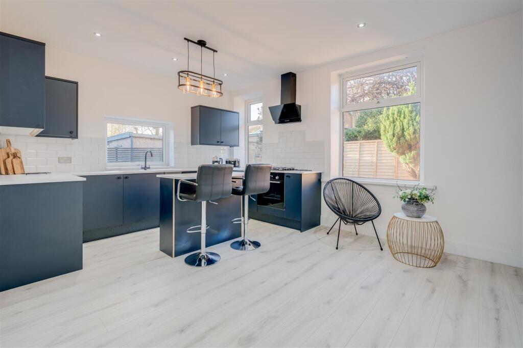 4 Cliffe End Road-25.jpg