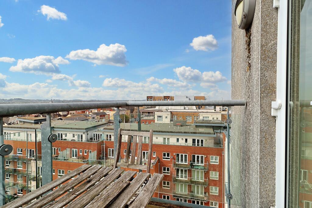 Flat 48, Oceana Boulevard, Briton Street, Southampton,    SO14 3HU