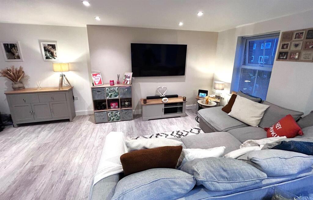 Lounge 4 .jpg