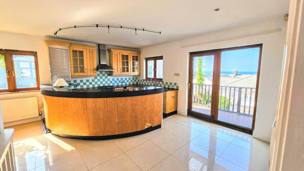 kitchen...jpg