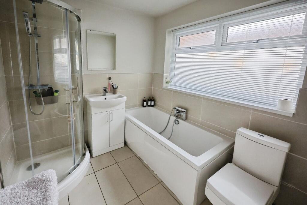 pbox-bathroom-329592.JPG
