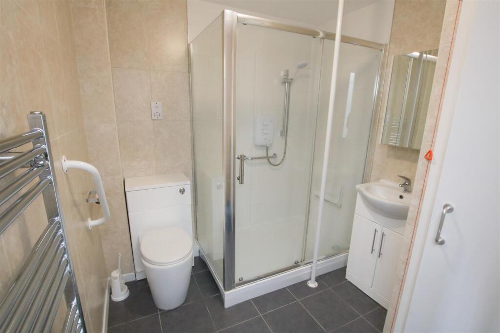 SHOWER ROOM