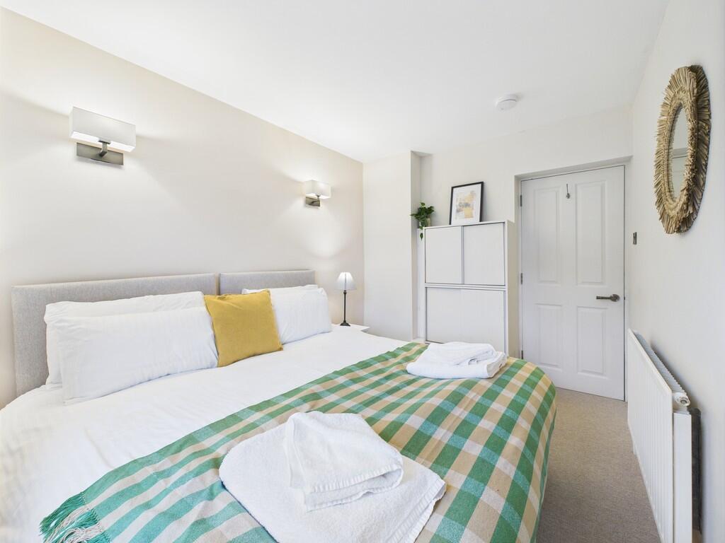 CAM02089G0-PR0495...