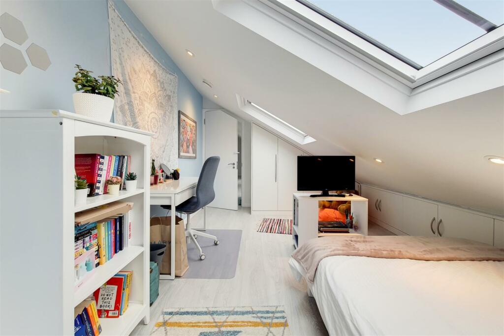 9_Main Bedroom-0.jpg