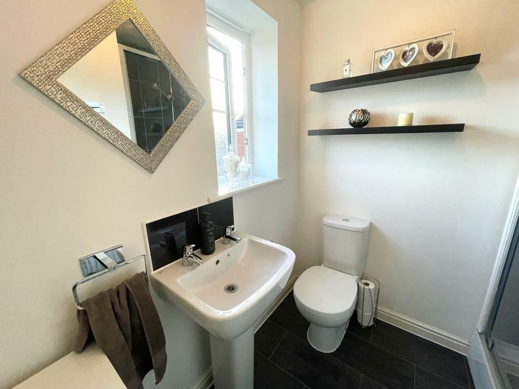 EN SUITE
