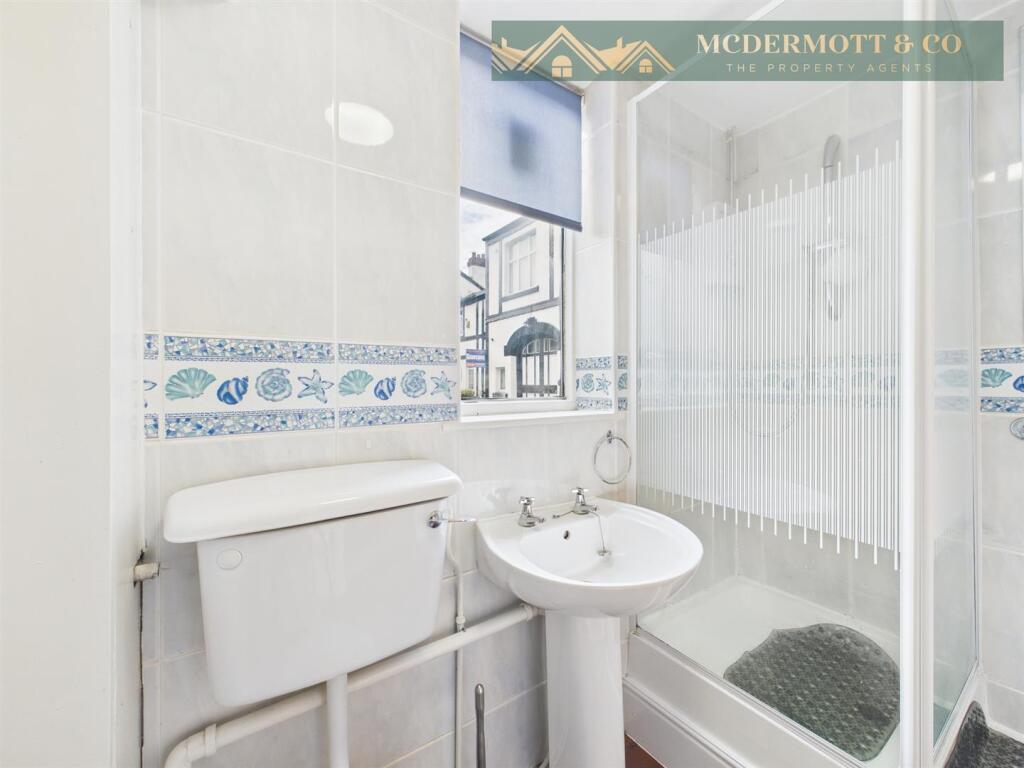 Downstairs WC with shower