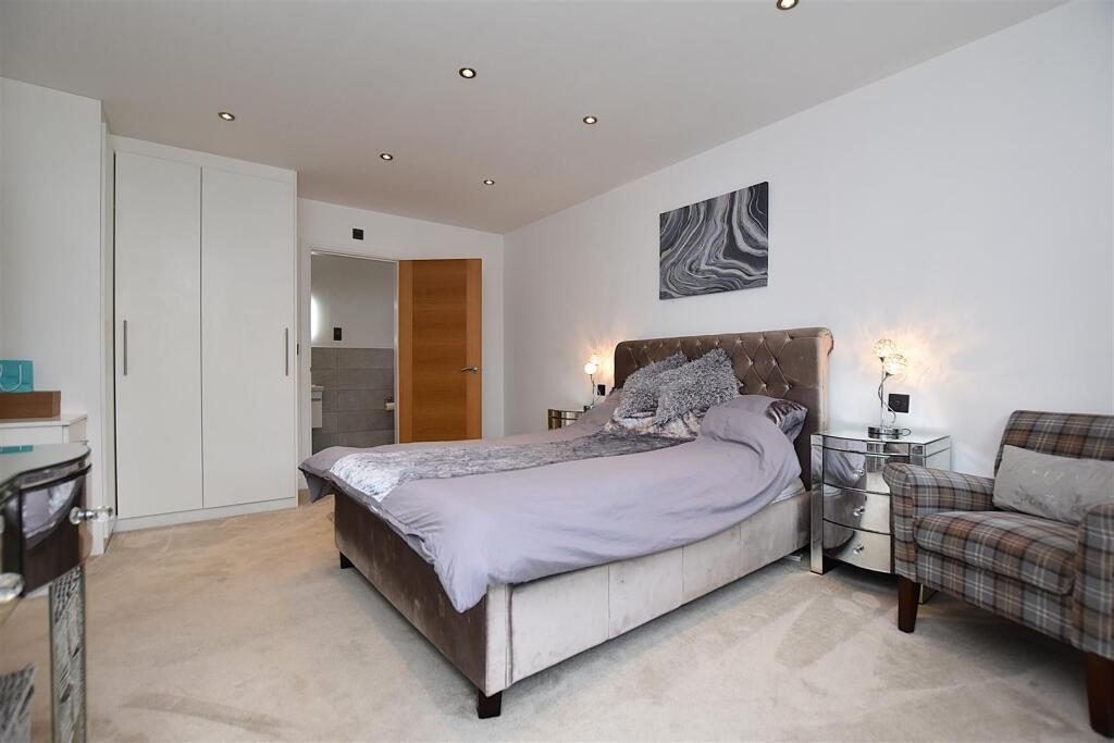 bedroom 2.JPG