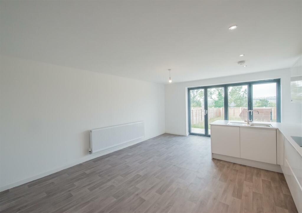 Fitted Dining Kitchen: