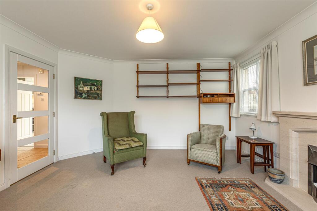 2 Waverley Gardens Darnick 10.JPG