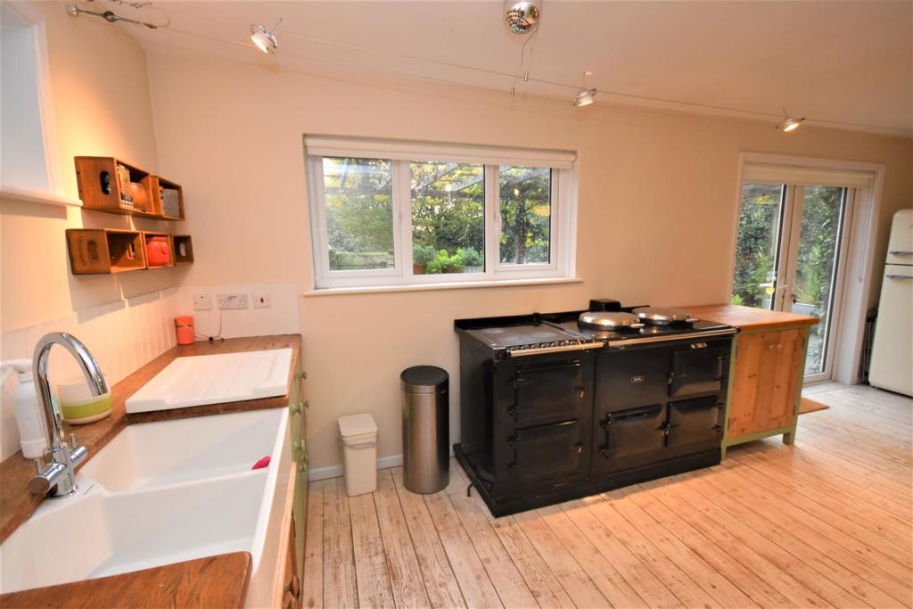 Kitchen..JPG
