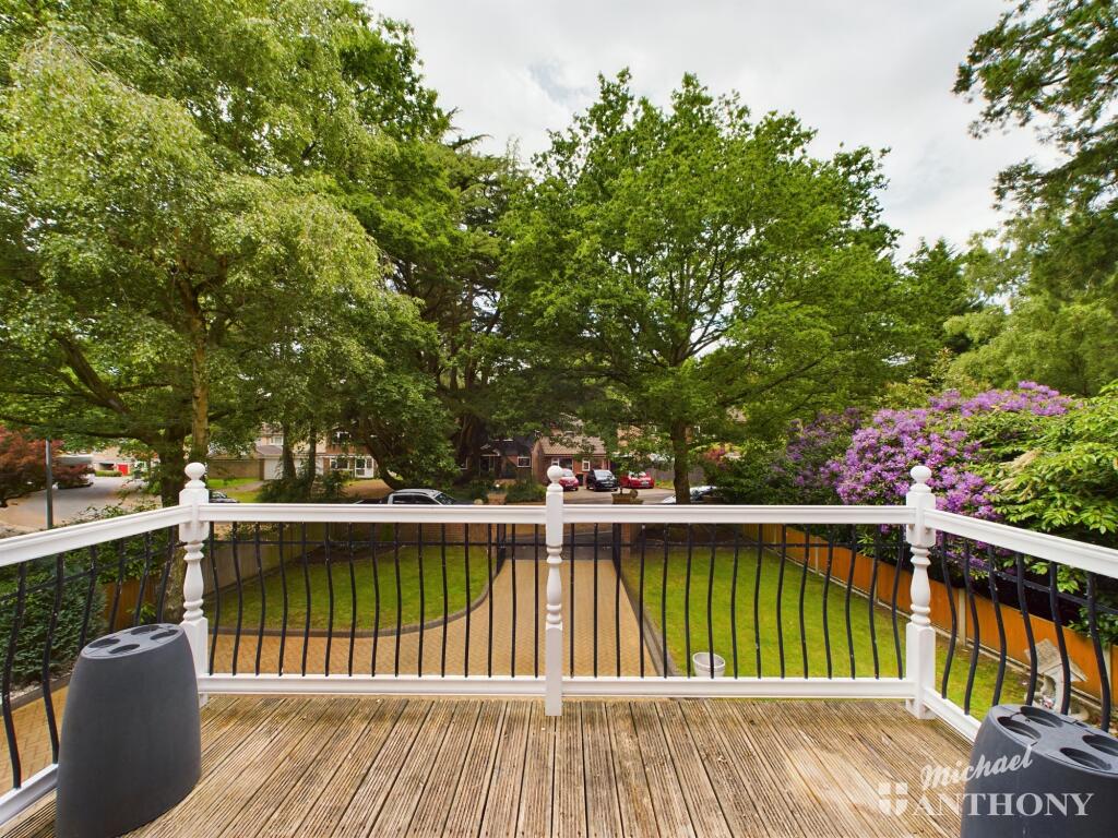 CAM02773G0-PR0125-STILL011