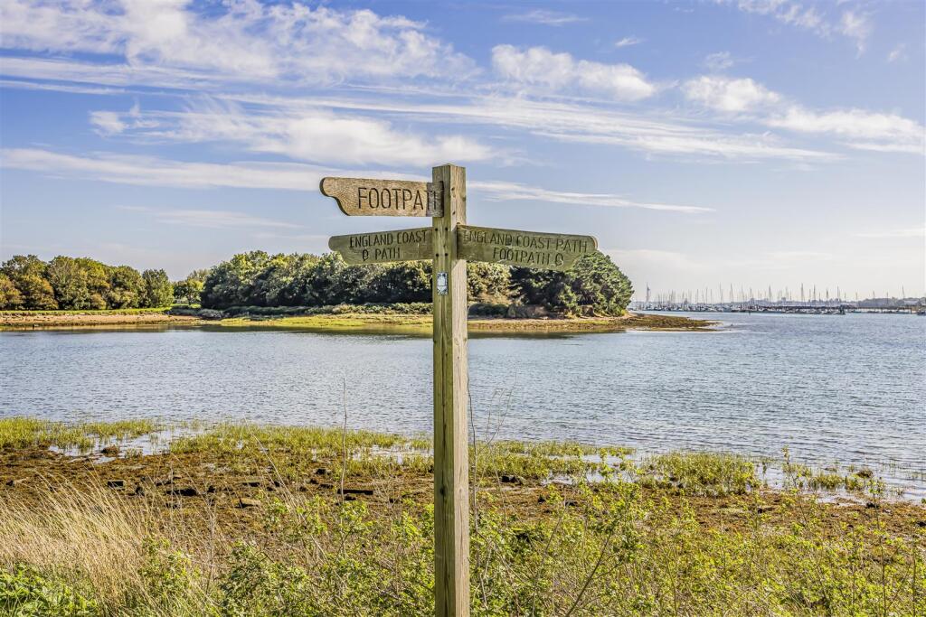 17 Kingfishers, Fareham-PorticoMarketing-SoldBy-38