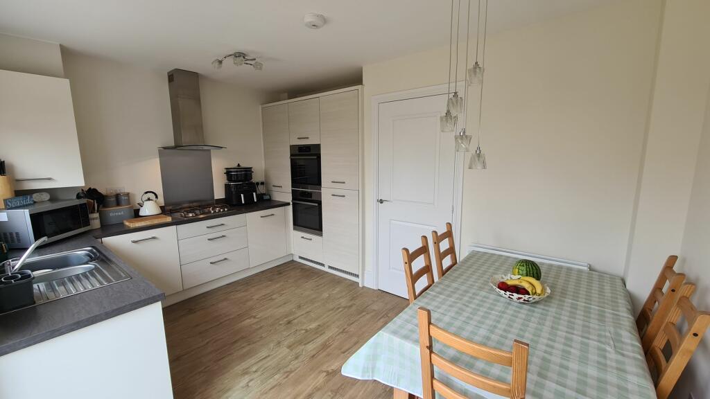 KITCHEN DINING ROOM