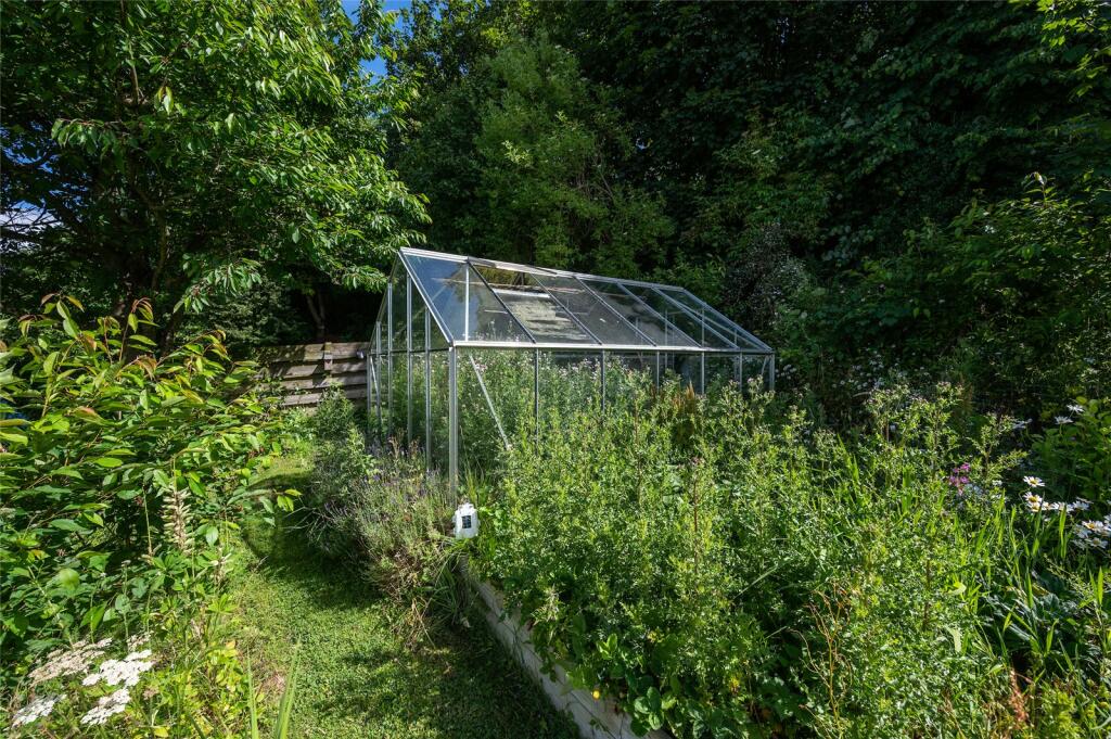 Green House &amp; Beds