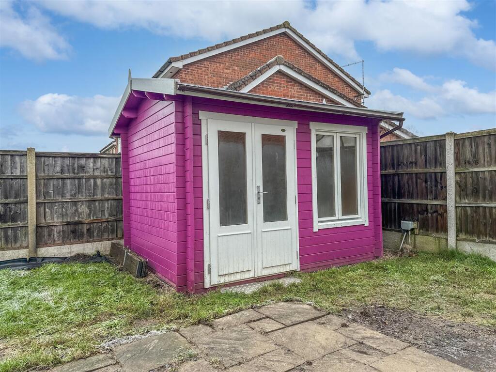 Detached Timber Cabin 903
