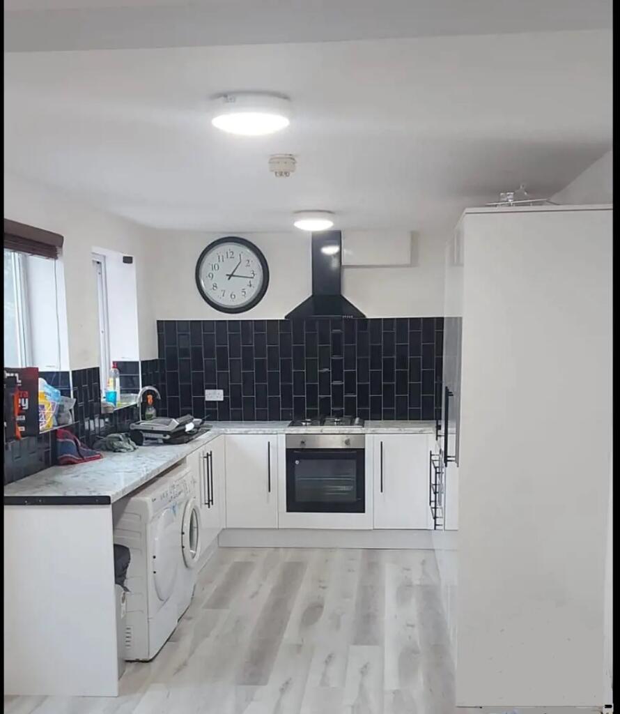 Kitchen 1.jpg