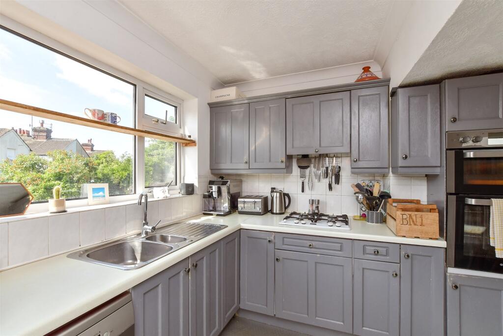 Kitchen/ Breakfast Room