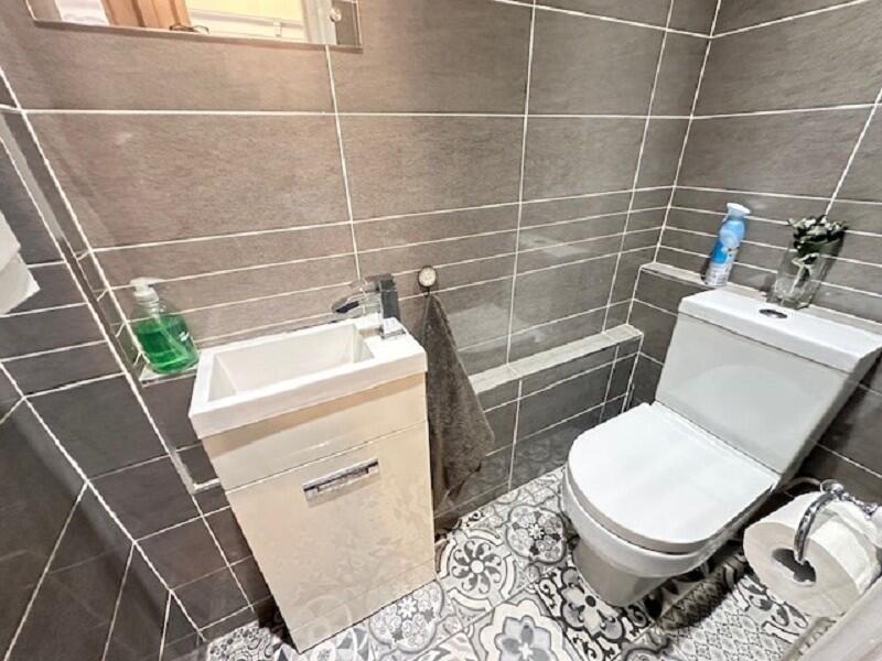 D/S Bathroom