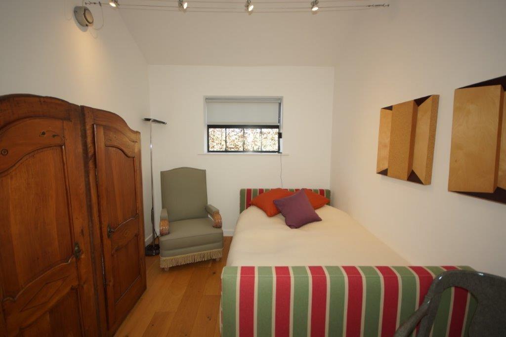 4 Manor Farm Barns - Bedroom 2.jpg